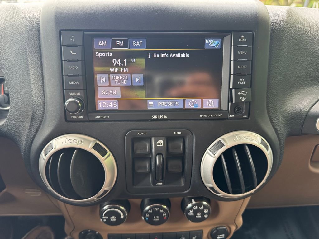Used 2017 Jeep Wrangler Unlimited Sahara w/ Max Tow Package AWD/4WD image 21
