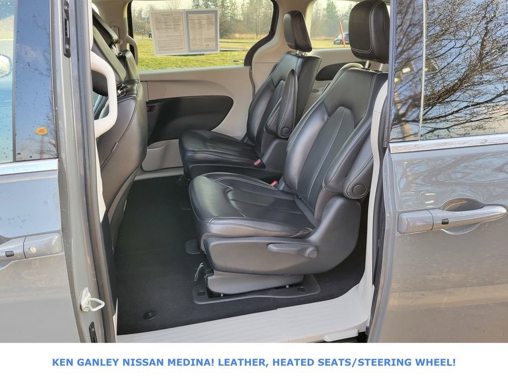 Used 2023 Chrysler Pacifica Touring-L image 40