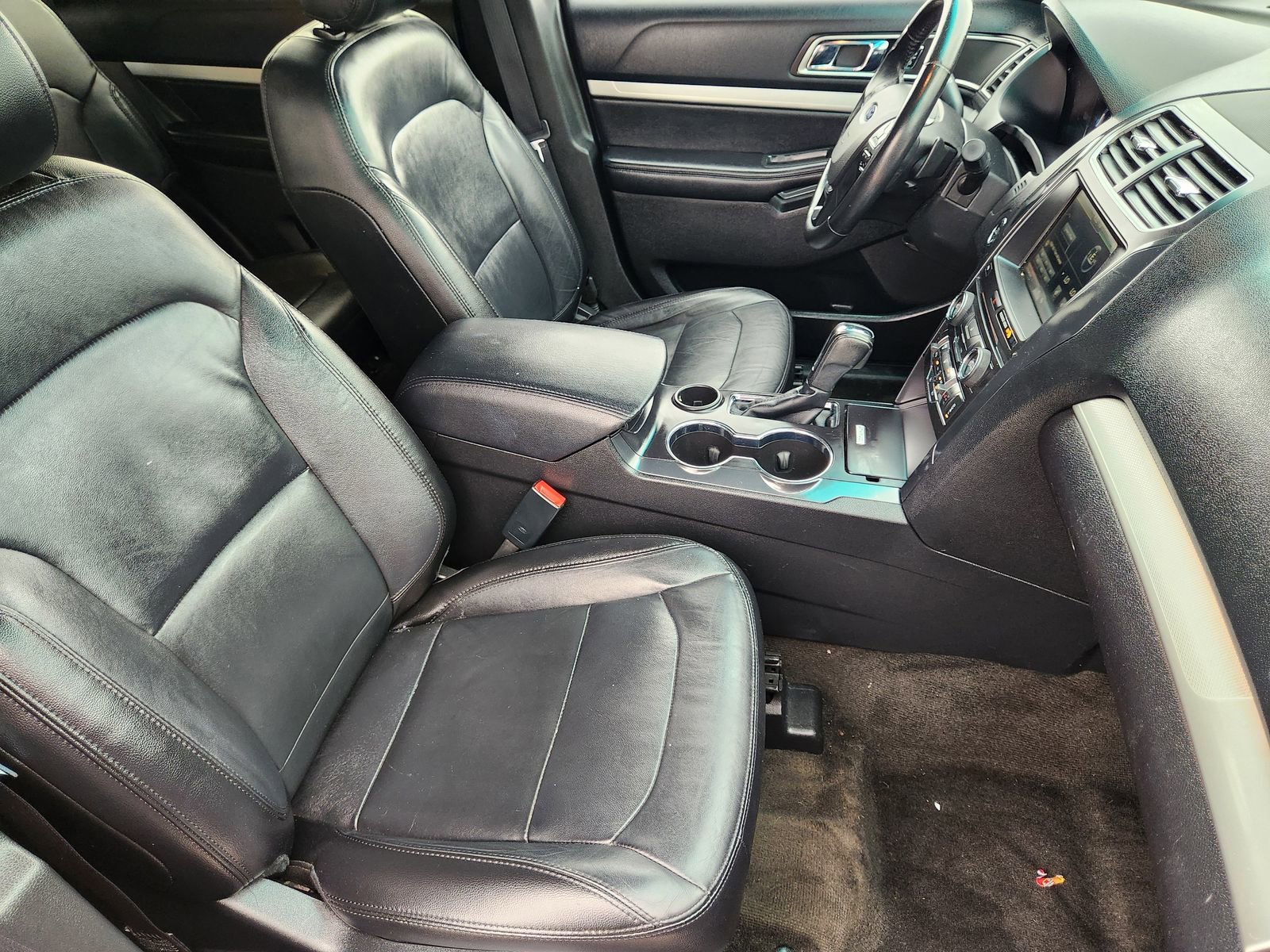 Used 2016 Ford Explorer XLT w/ Equipment Group 202A FWD image 15