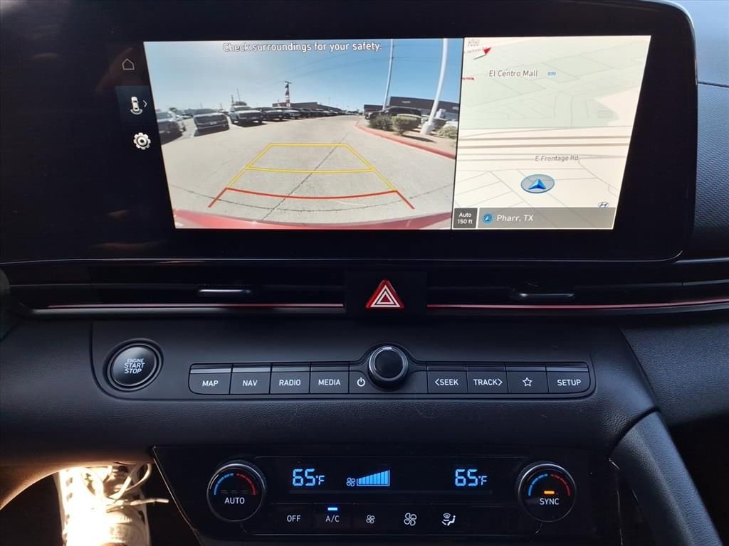 Used 2025 Hyundai Elantra SEL image 15