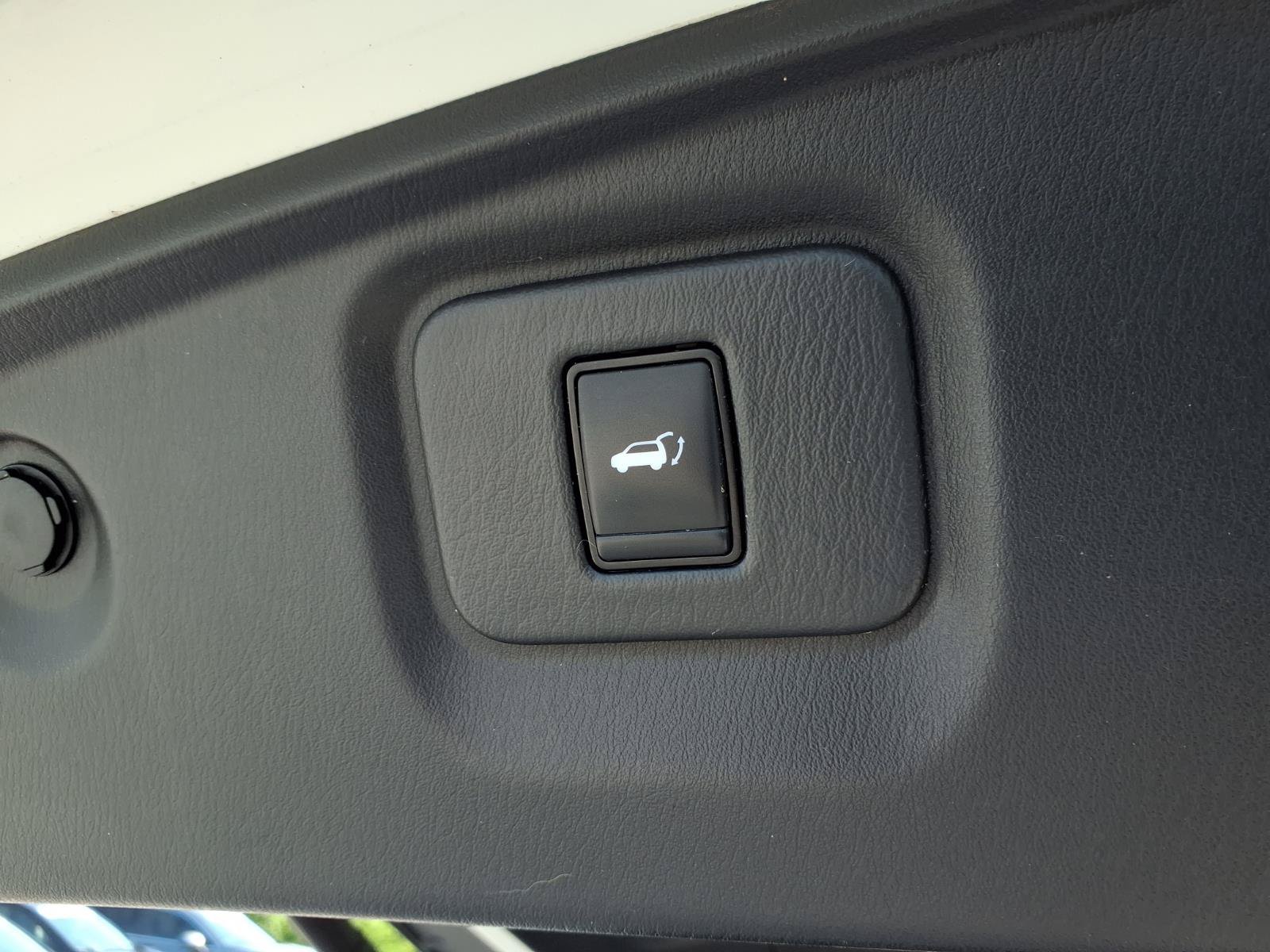 Used 2019 Nissan Pathfinder SL AWD/4WD image 29