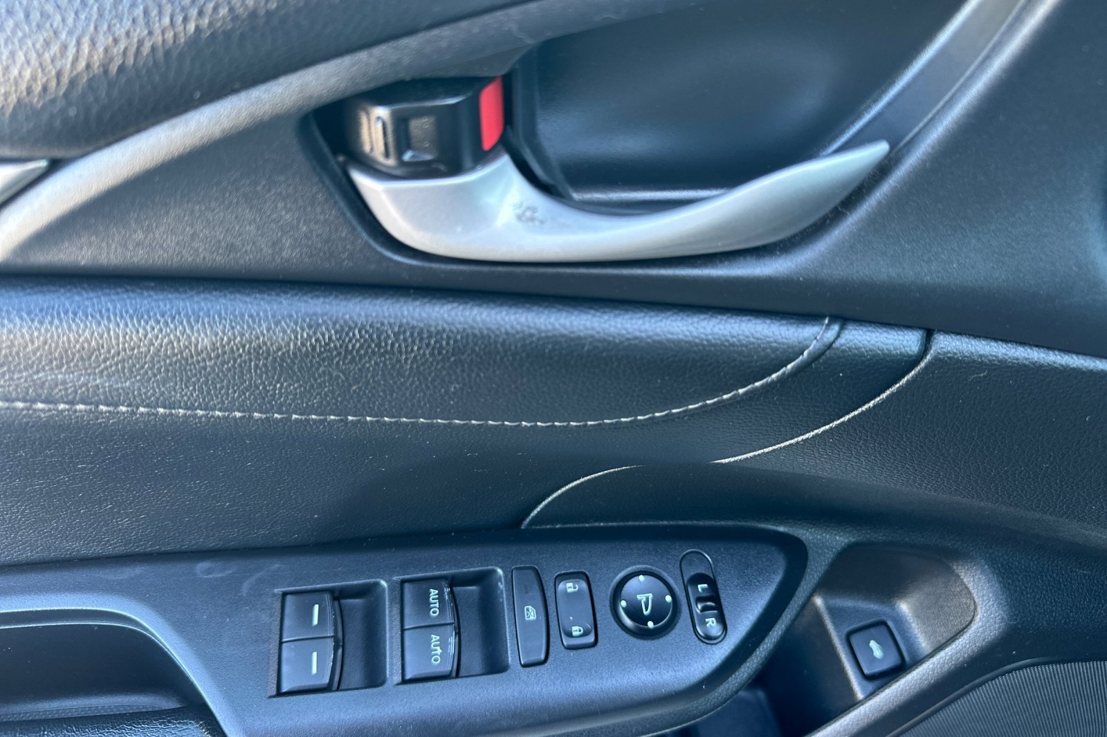 Used 2017 Honda Civic EX-L image 10