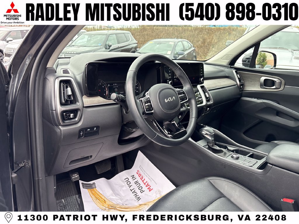 Used 2023 Kia Sorento S w/ Panoramic Sunroof Package AWD/4WD image 4