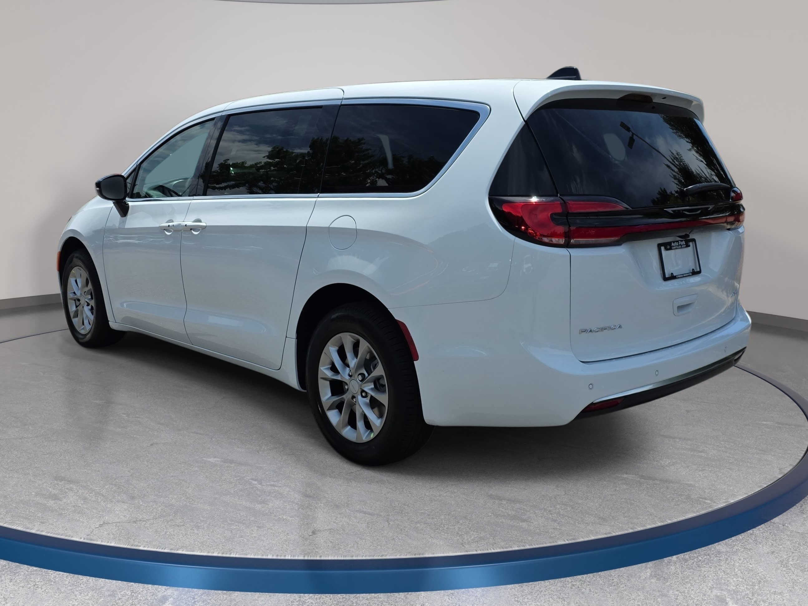 New 2027 Chrysler Pacifica Select AWD/4WD image 7