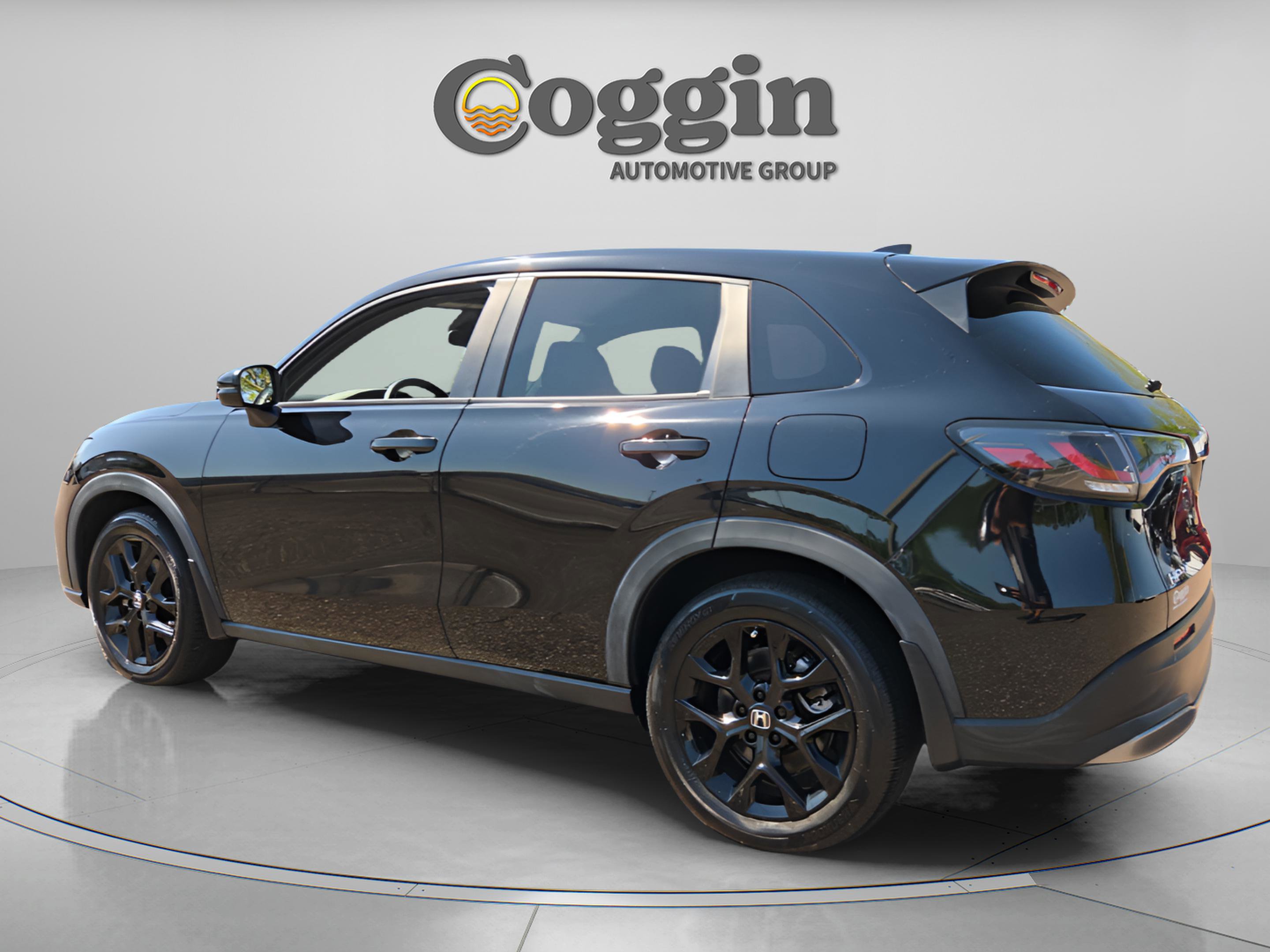 Used 2023 Honda HR-V Sport image 3