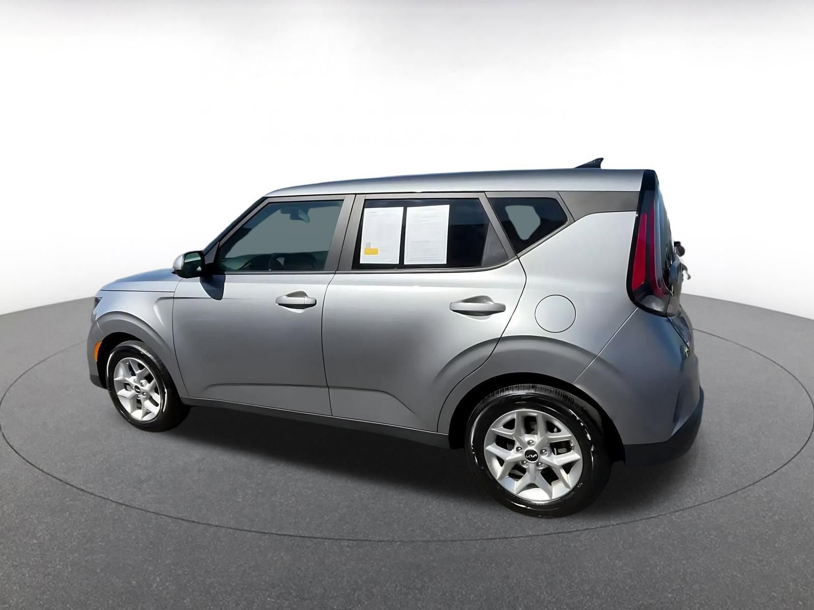 Used 2025 Kia Soul LX w/ LX Technology Package FWD image 10