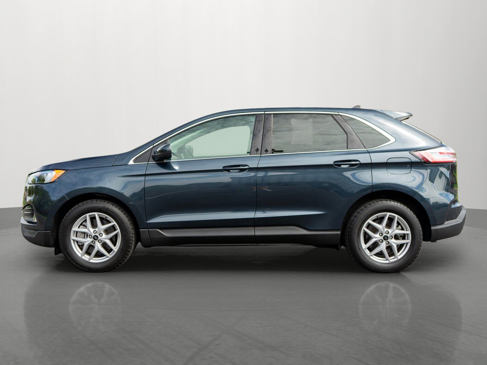 Used 2024 Ford Edge SEL w/ Convenience Package AWD/4WD image 4