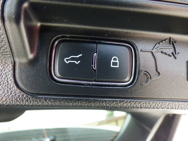 Used 2024 Ford Explorer XLT w/ Equipment Group 202A RWD image 14
