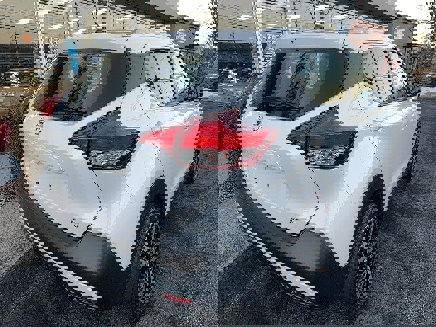 Used 2018 Nissan Kicks SV image 3