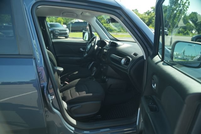 Used 2022 Jeep Renegade Latitude AWD/4WD image 20