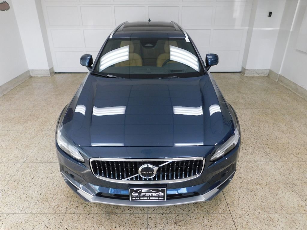 Used 2026 Volvo V90 B6 Cross Country Ultra image 11