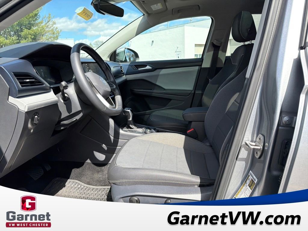 Certified 2024 Volkswagen Taos SE image 10