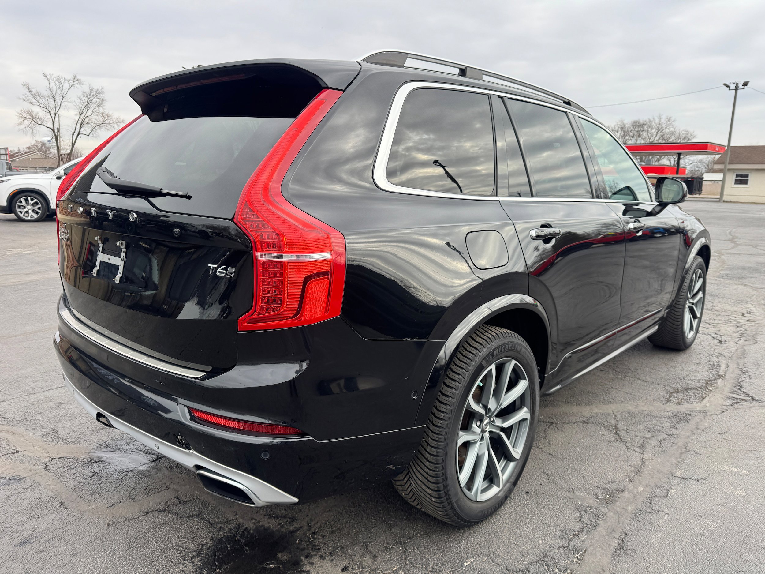 Used 2017 Volvo XC90 T6 Momentum w/ Vision Package AWD/4WD image 7