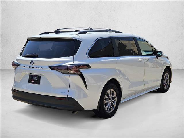 Used 2025 Toyota Sienna XLE FWD image 5