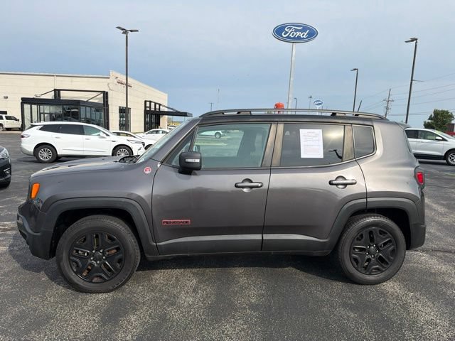 Used 2018 Jeep Renegade Trailhawk w/ Popular Equipment Group AWD/4WD image 2
