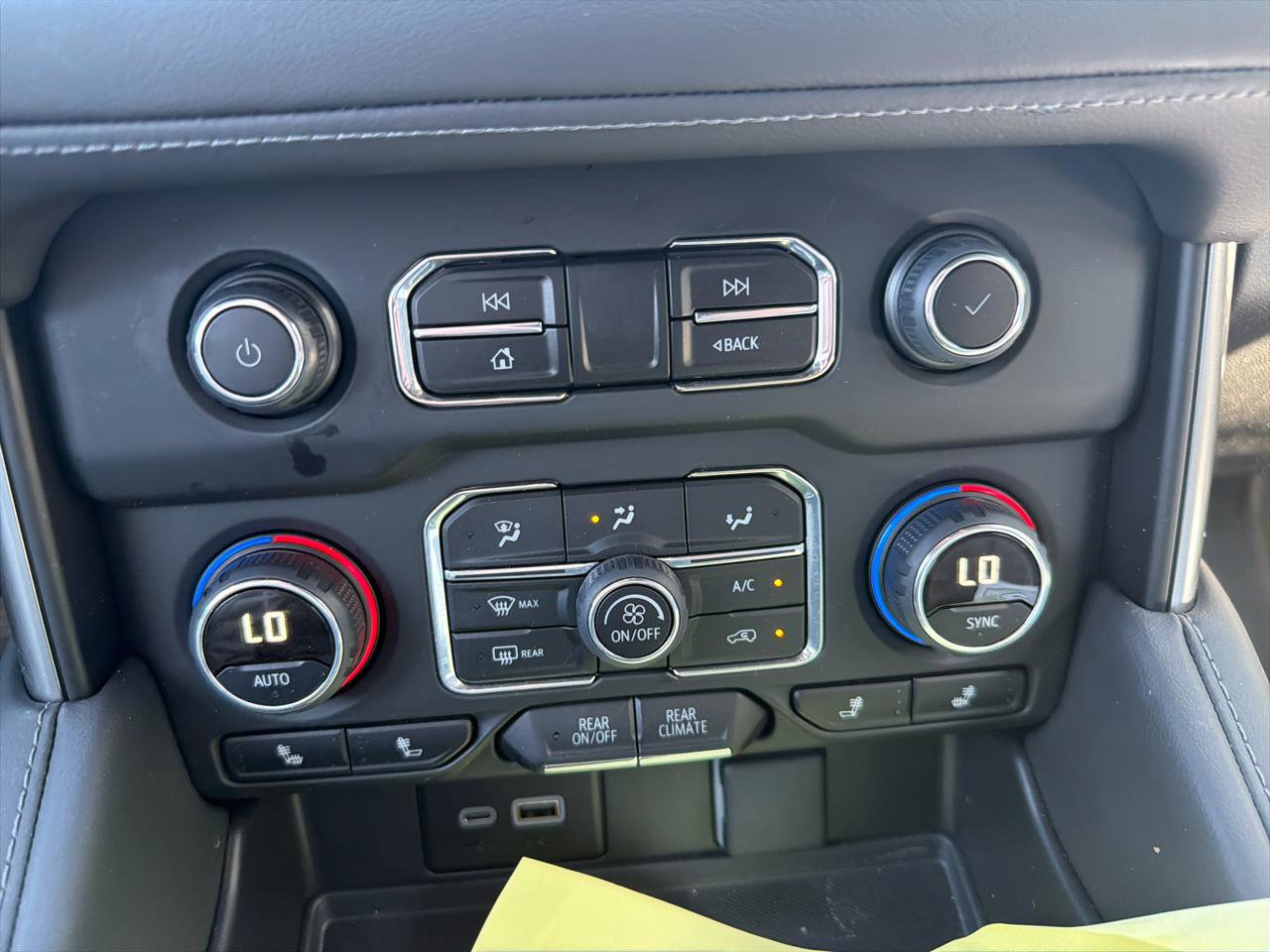 Used 2024 Chevrolet Tahoe Z71 w/ Luxury Package AWD/4WD image 23