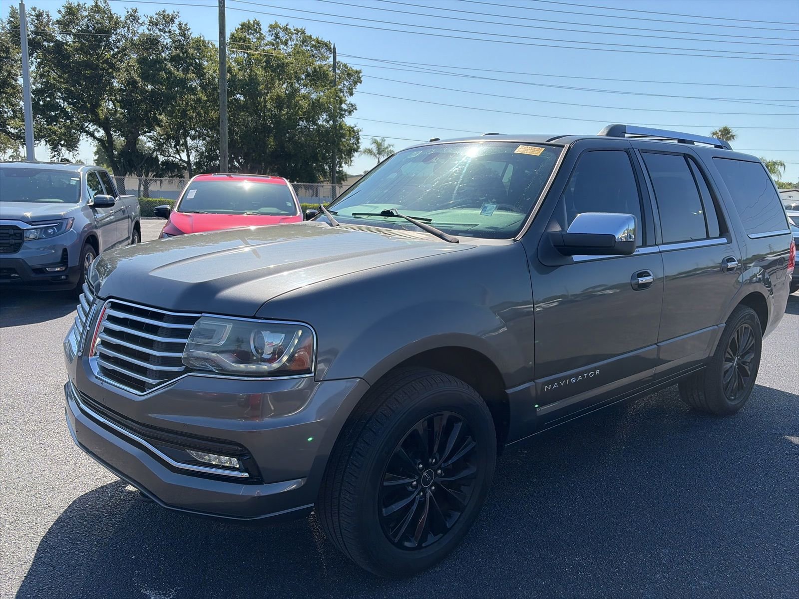 Used 2015 Lincoln Navigator 2WD image 3