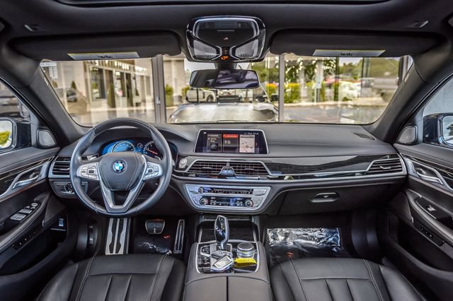 Used 2019 BMW 740i w/ M Sport Package RWD image 3