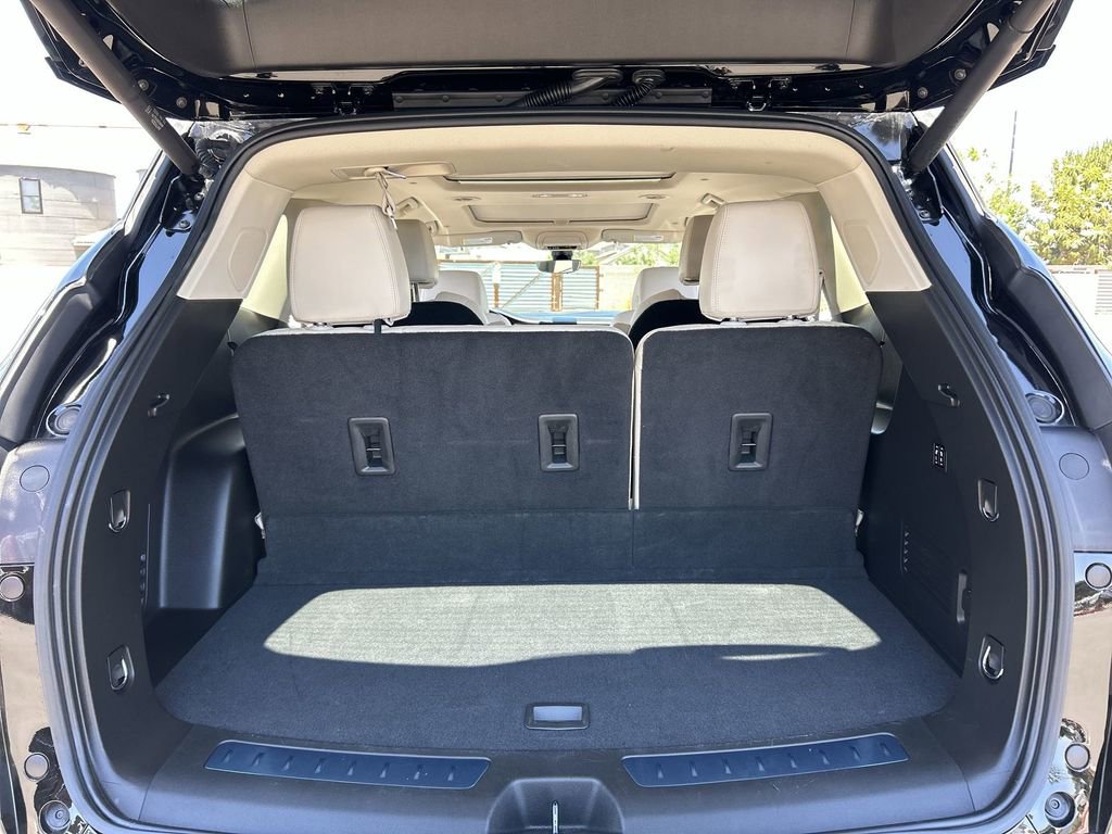 Used 2024 Buick Enclave Premium w/ Experience Buick Package FWD image 27