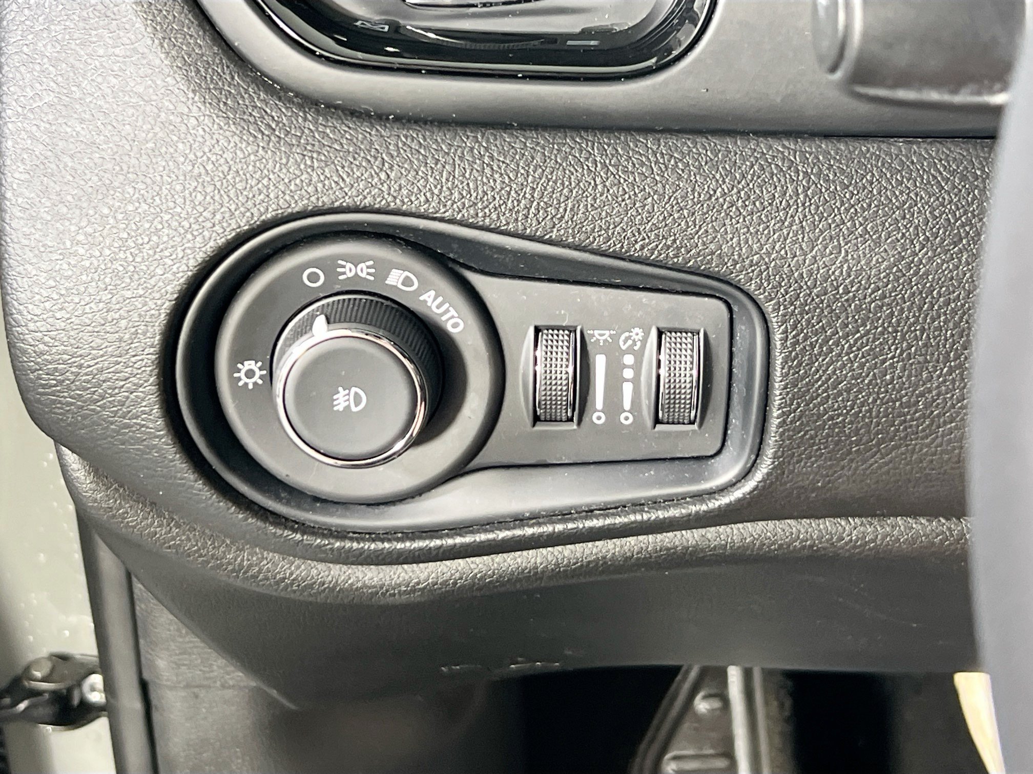Used 2022 Jeep Renegade Altitude AWD/4WD image 10