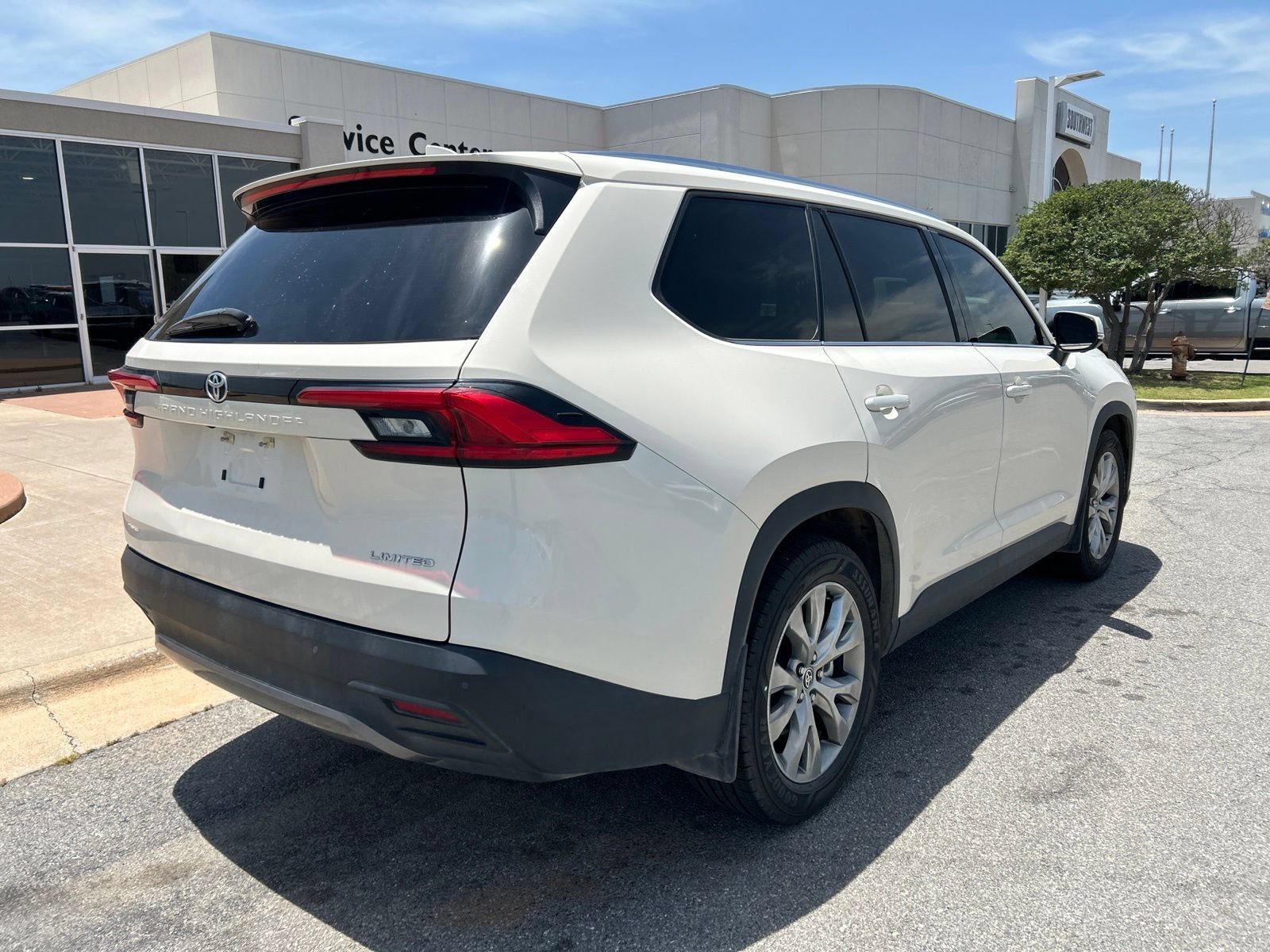 Used 2024 Toyota Grand Highlander FWD image 5