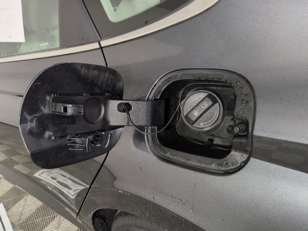 Used 2023 Hyundai Sonata Limited w/ Preferred Accessory Package FWD image 18