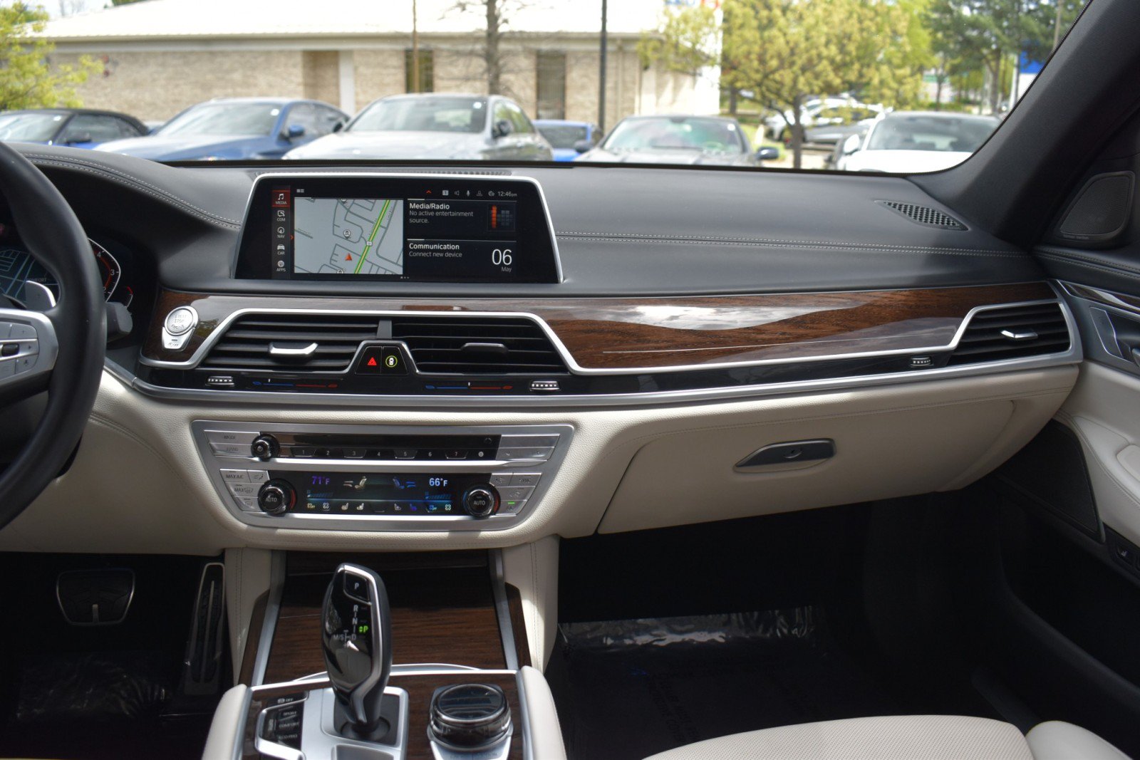 Used 2022 BMW 750i xDrive w/ Luxury Rear Seating Package AWD/4WD image 11
