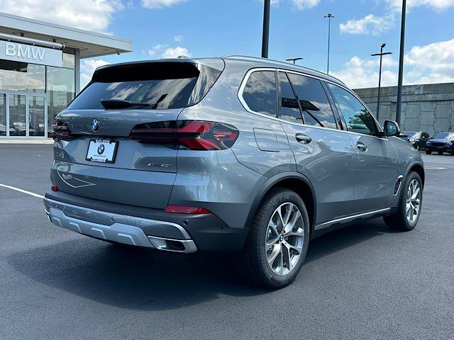 New 2026 BMW X5 xDrive40i w/ Premium Package AWD/4WD image 3
