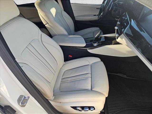 Used 2021 BMW M550i xDrive w/ Premium Package image 18