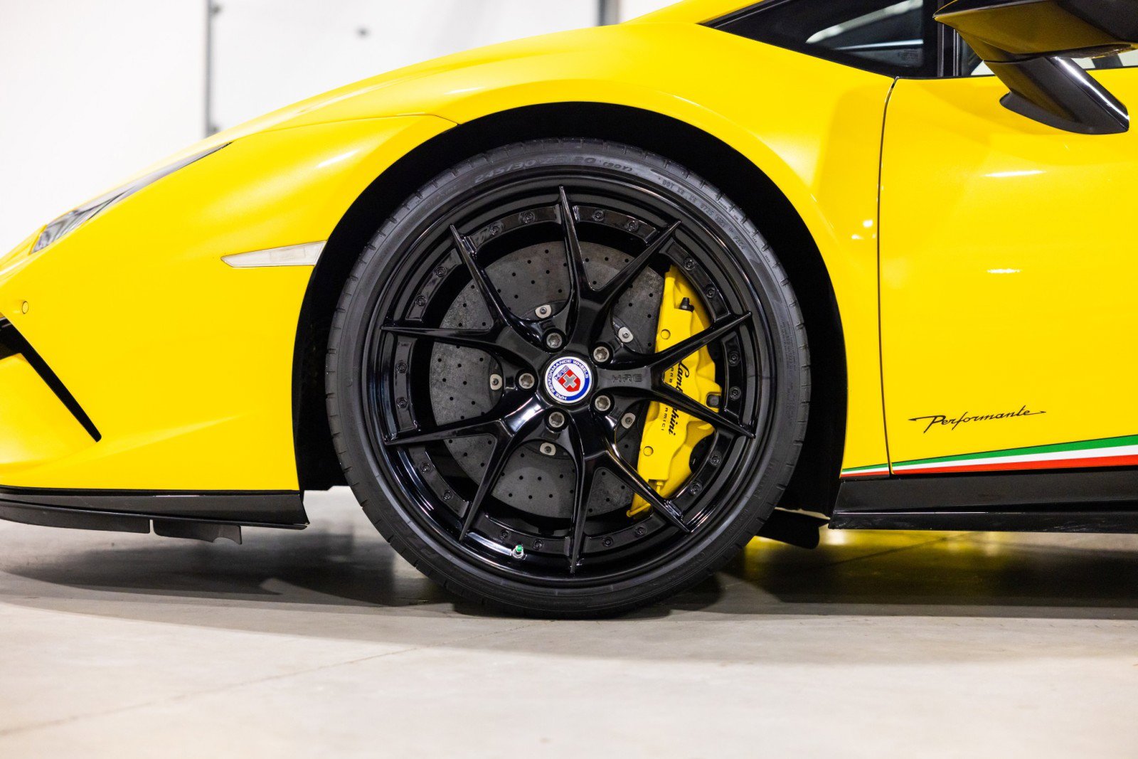 Used 2018 Lamborghini Huracan Performante image 23