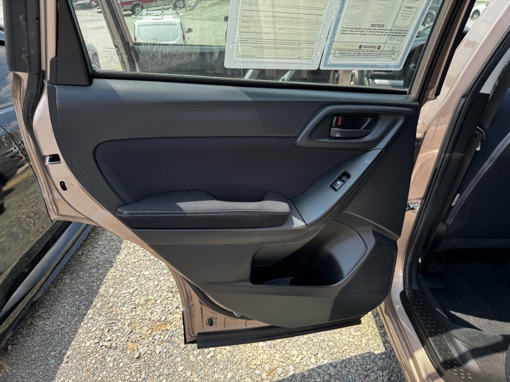 Used 2015 Subaru Forester 2.5i image 15