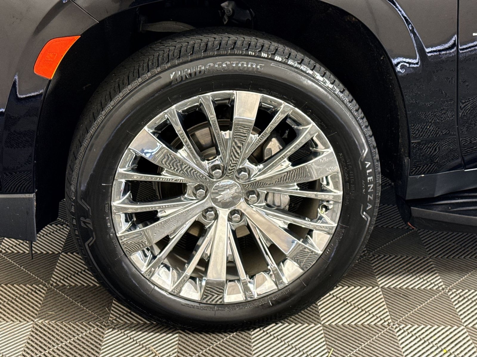 Used 2023 Chevrolet Tahoe Premier AWD/4WD image 12