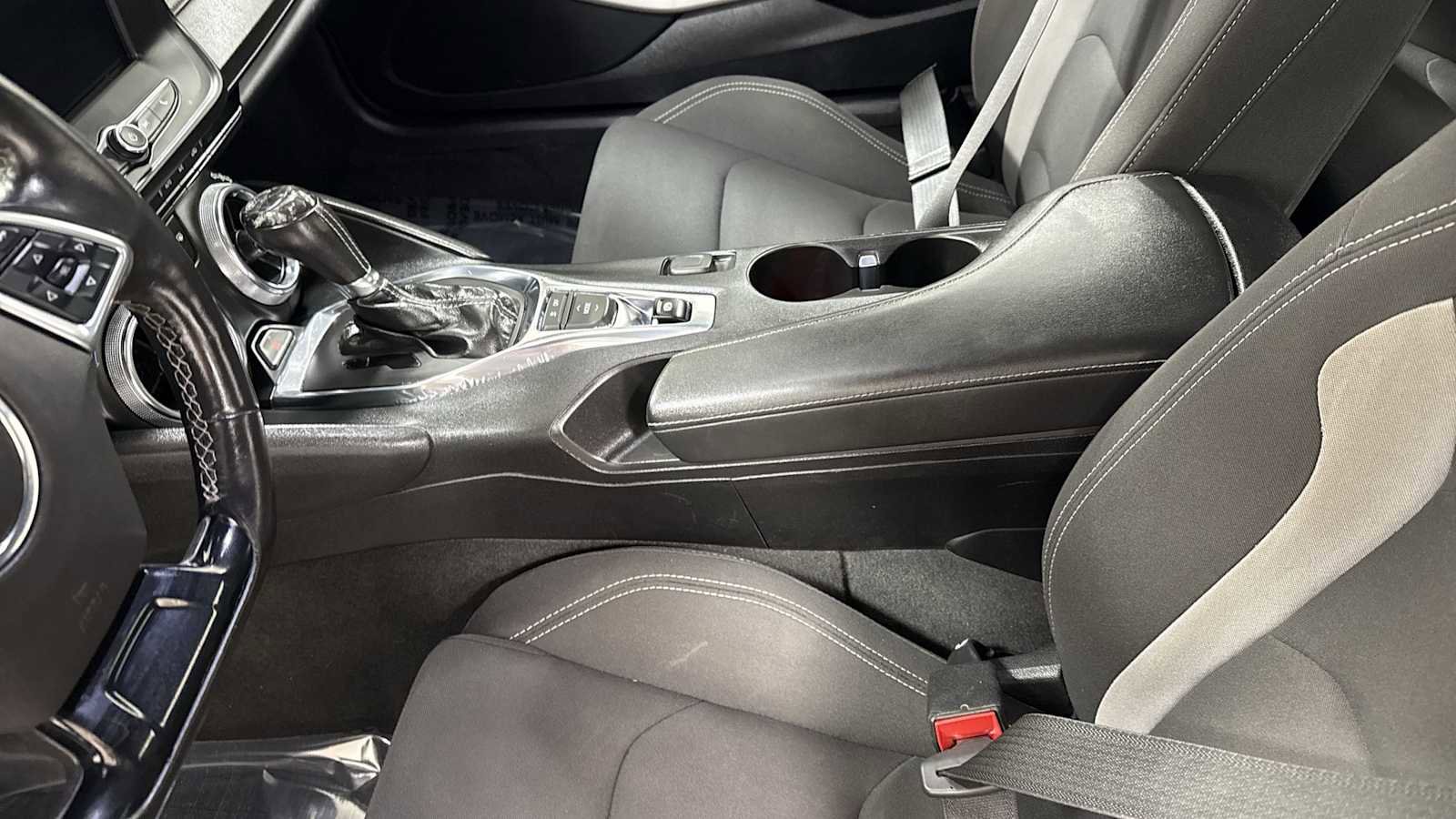 Used 2020 Chevrolet Camaro LT image 23