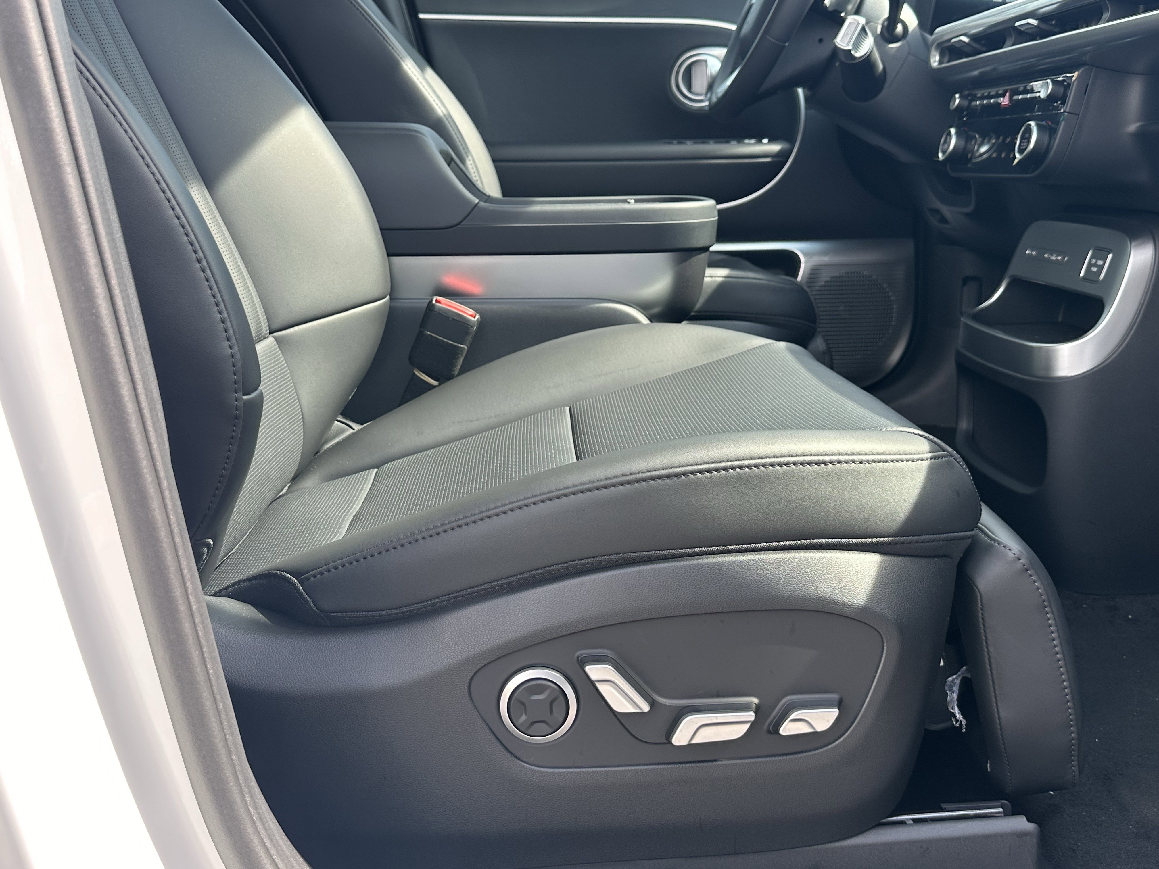 New 2026 Hyundai Ioniq 9 Calligraphy image 15