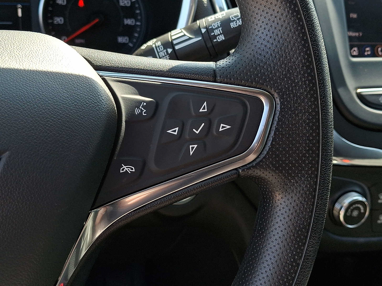 Used 2023 Chevrolet Equinox LT w/ LPO, Floor Liner Package FWD image 21