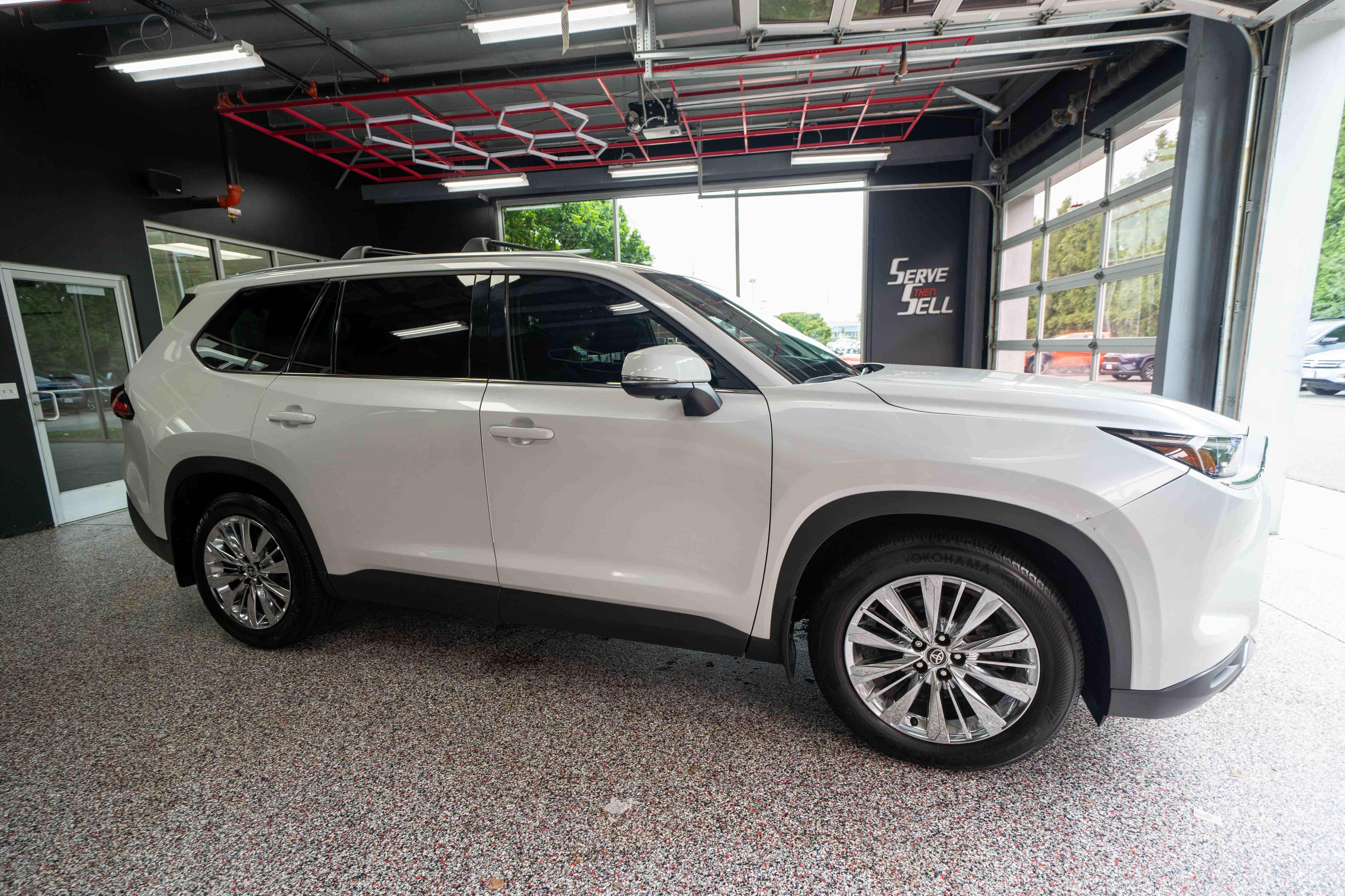 Used 2024 Toyota Grand Highlander AWD image 5