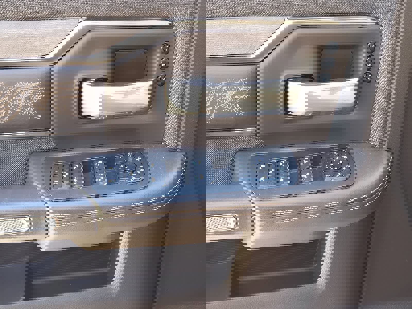 Used 2025 RAM 3500 Longhorn AWD/4WD image 17