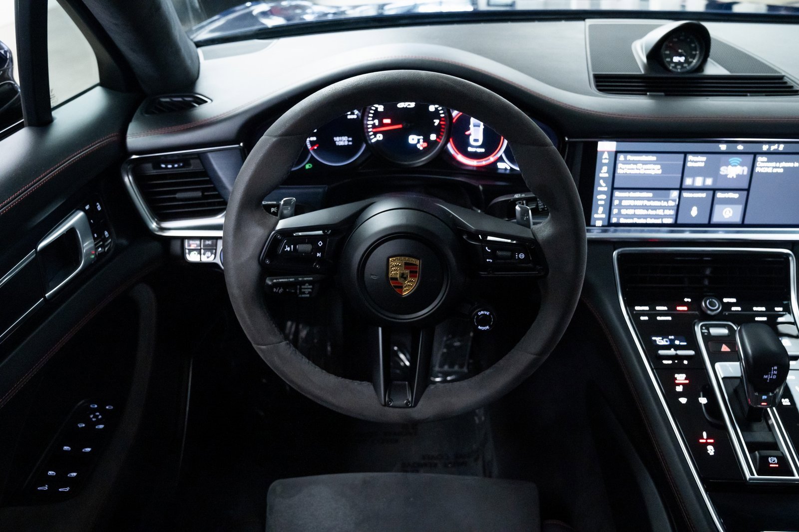 Used 2021 Porsche Panamera GTS image 12