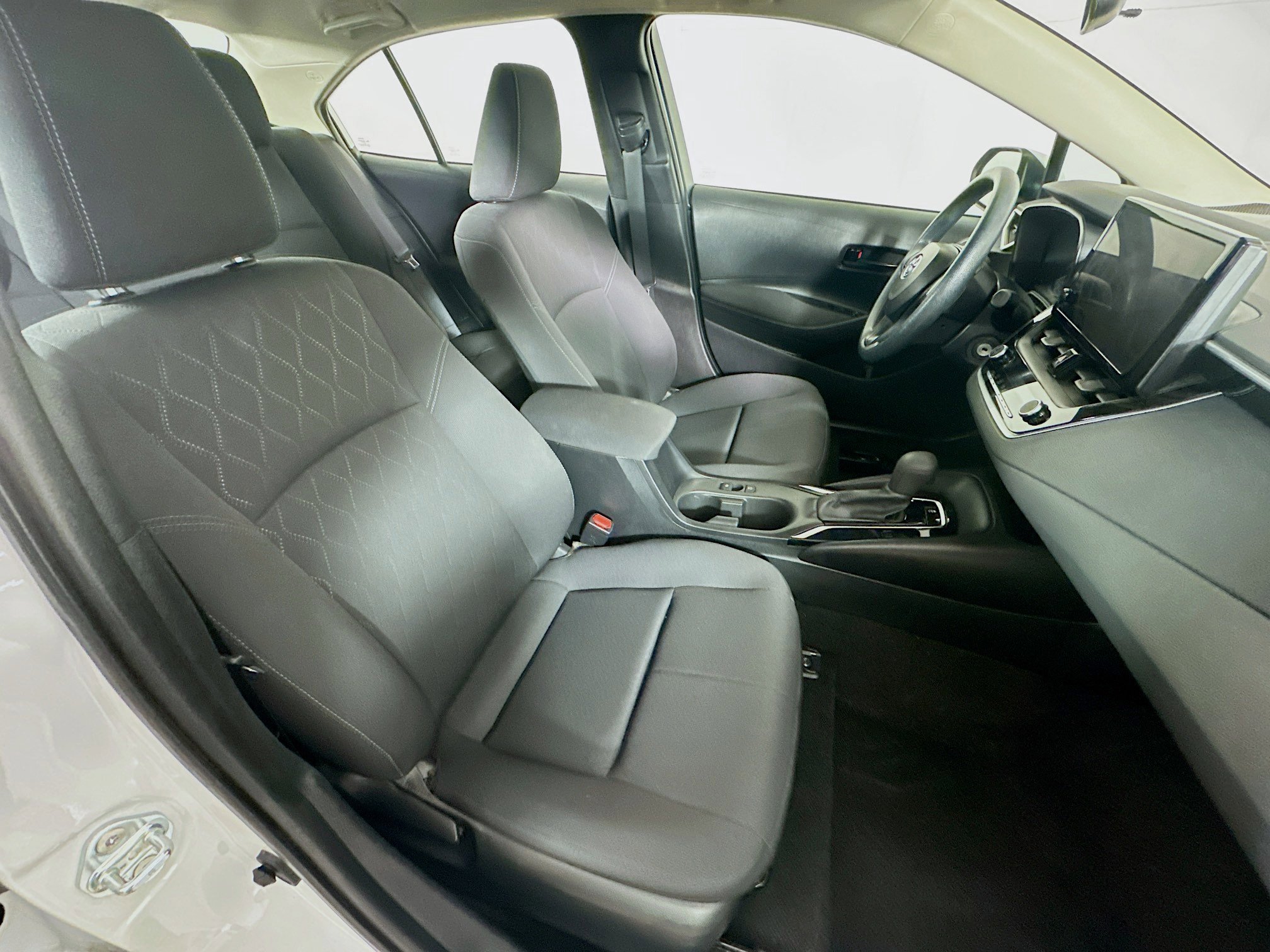 Used 2024 Toyota Corolla LE image 28