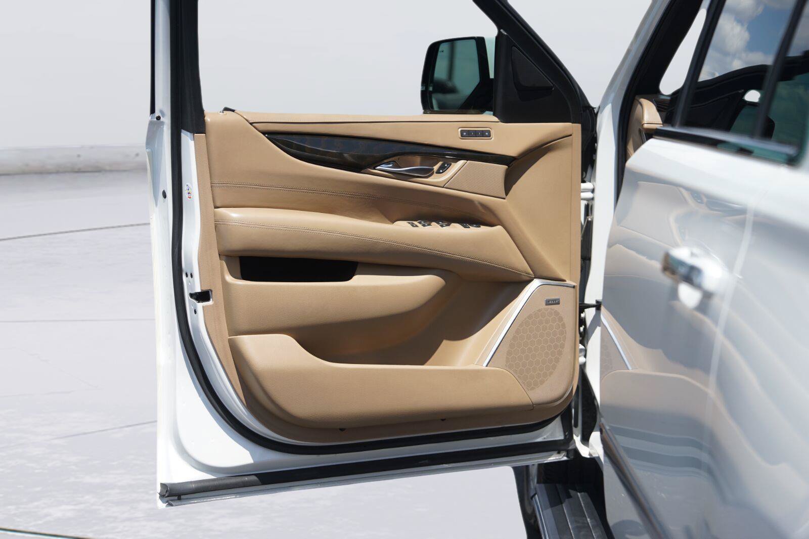 Used 2020 Cadillac Escalade ESV Platinum AWD/4WD image 34