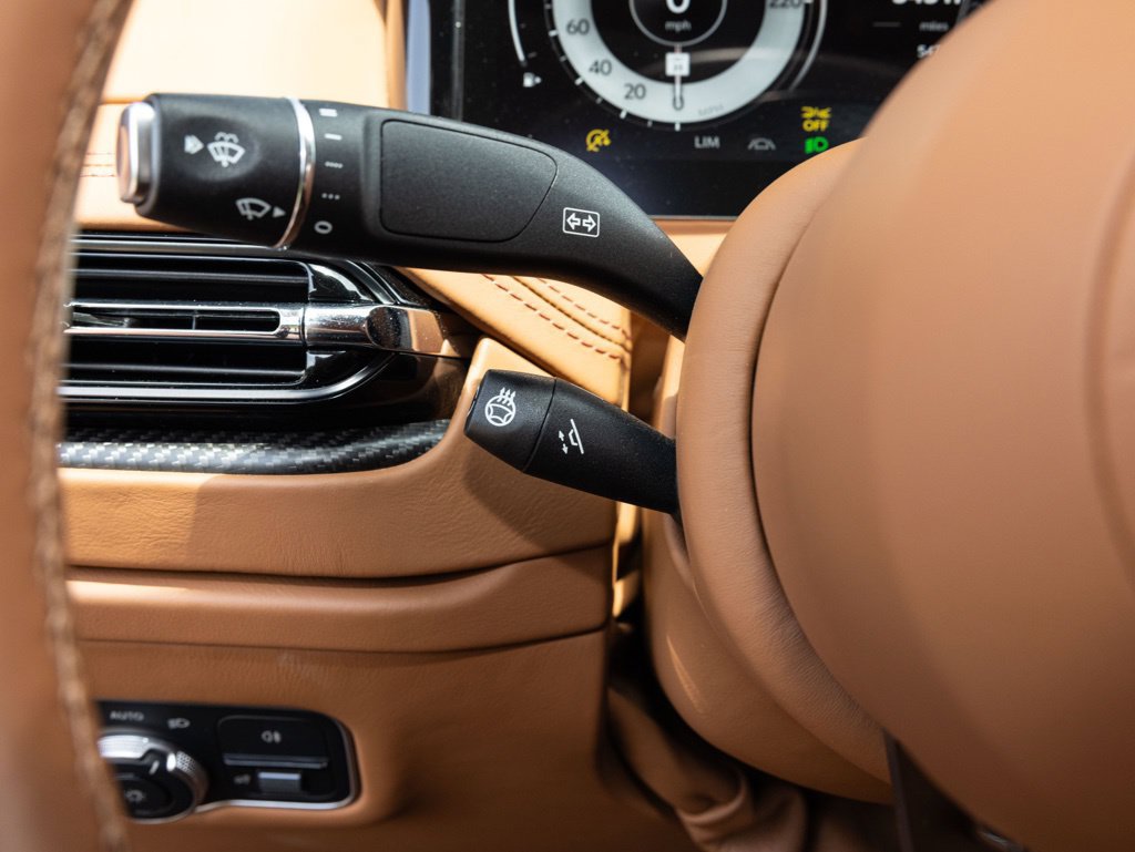 Used 2025 Aston Martin DB12 Convertible RWD image 34