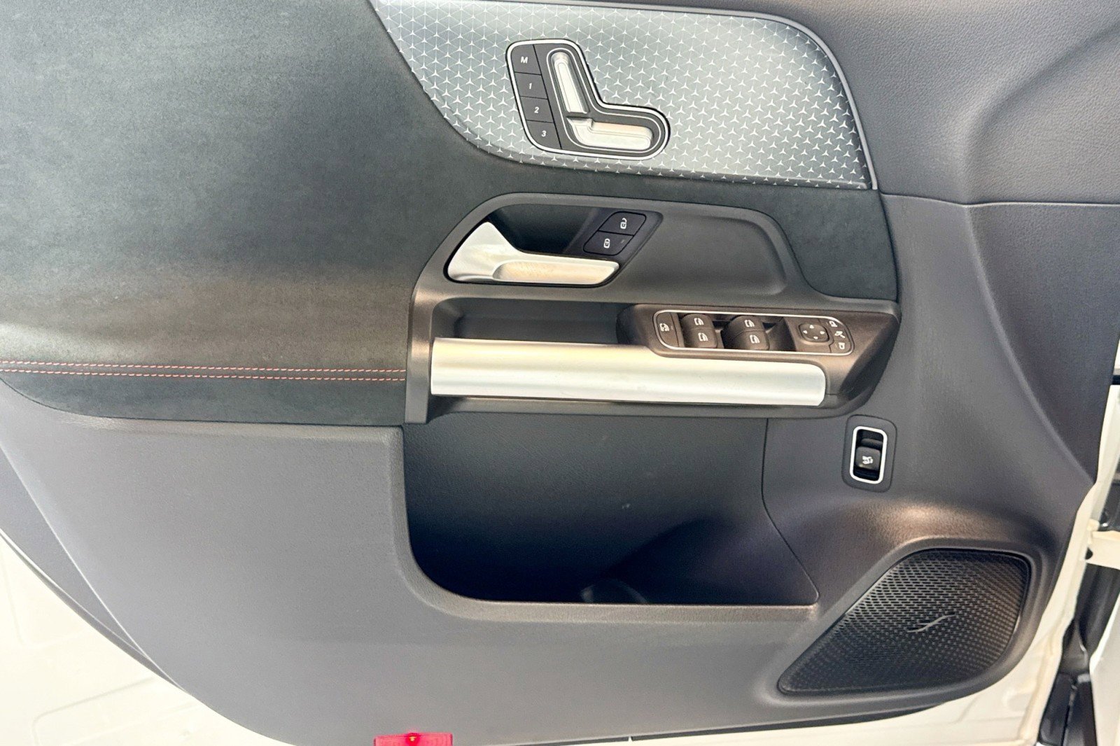 Certified 2025 Mercedes-Benz GLA 250 4MATIC image 17