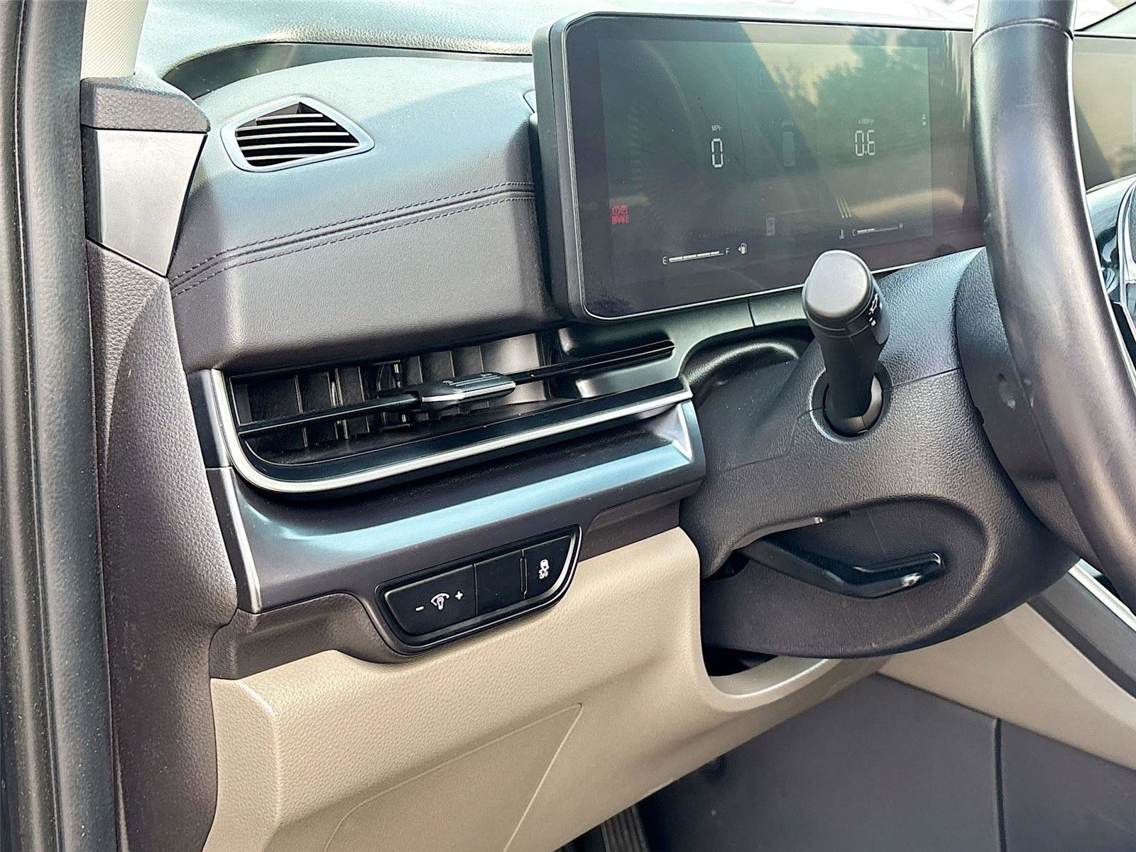 Used 2025 Kia Carnival image 10