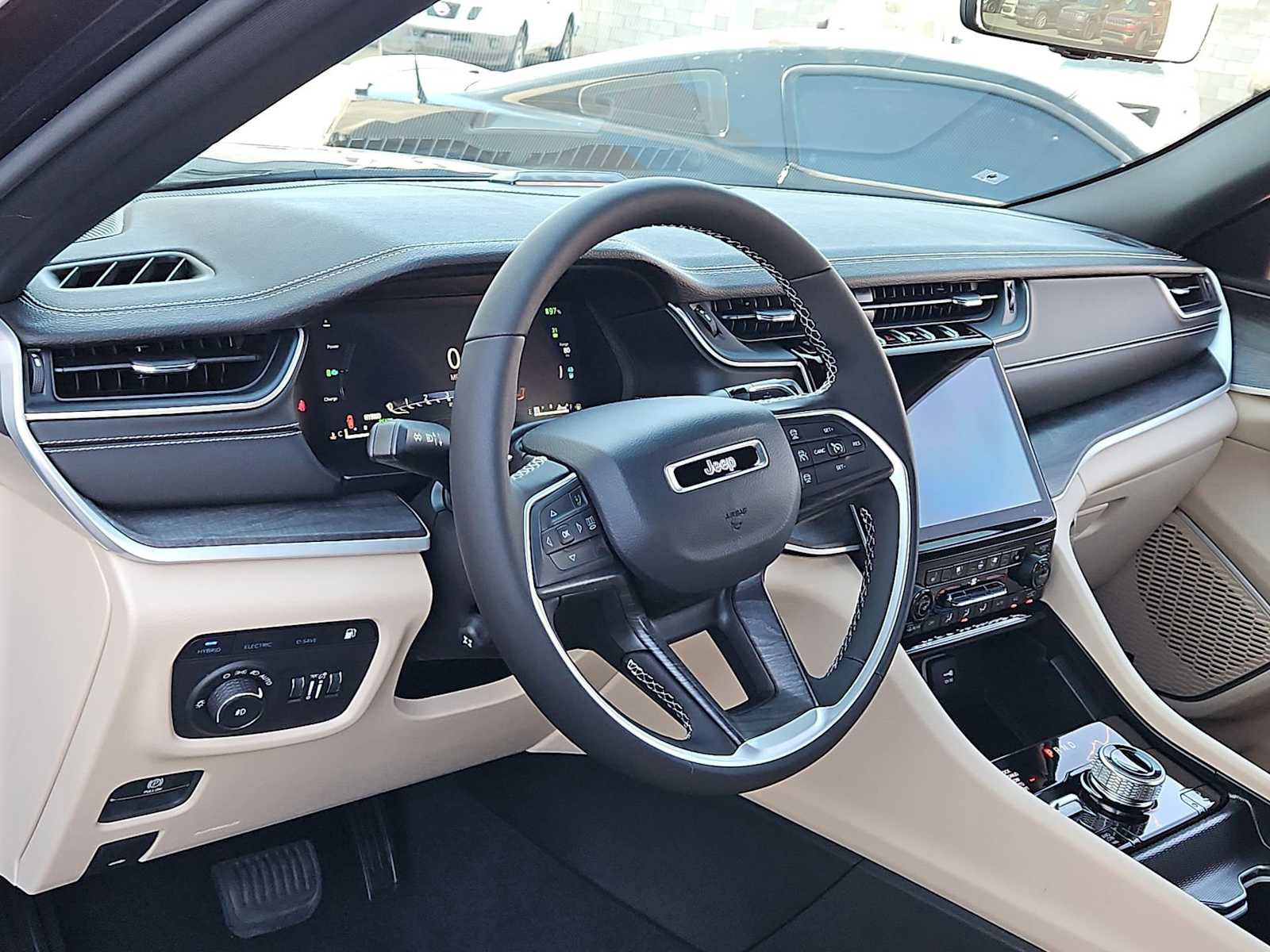 Used 2024 Jeep Grand Cherokee Limited 4xe w/ Luxury Tech Group II image 10