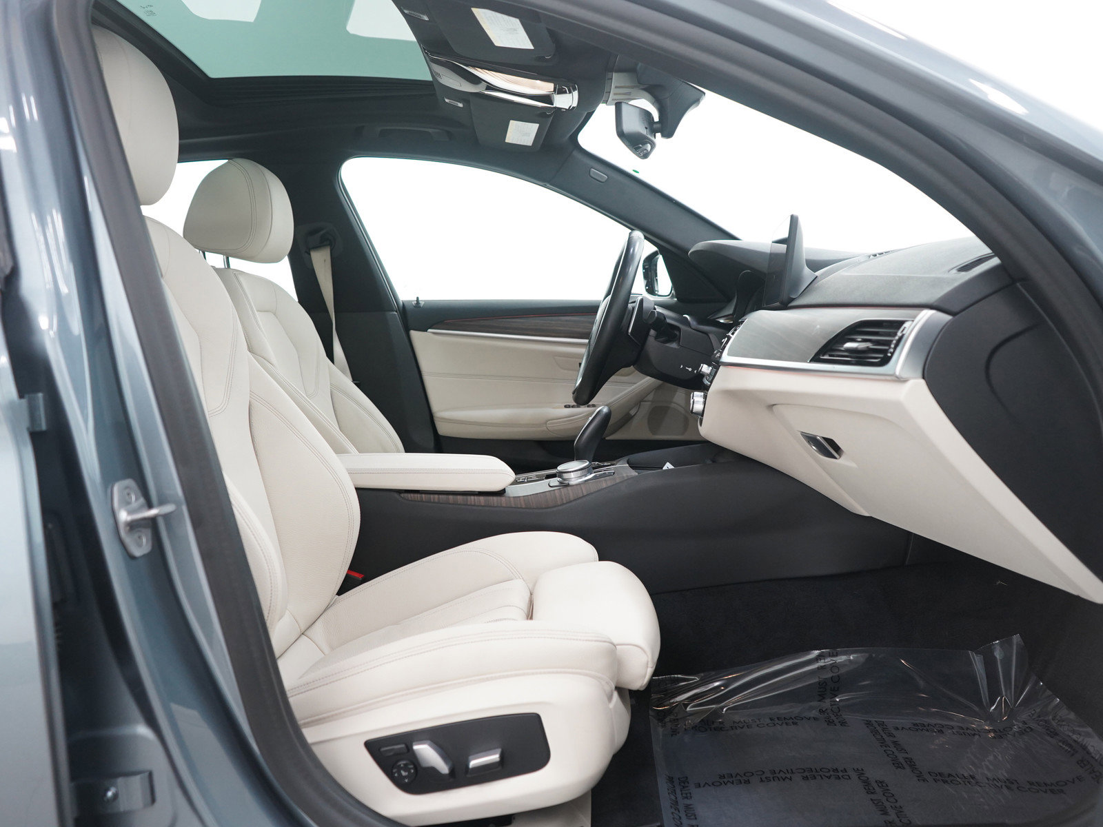 Used 2021 BMW 530i xDrive w/ Convenience Package image 10