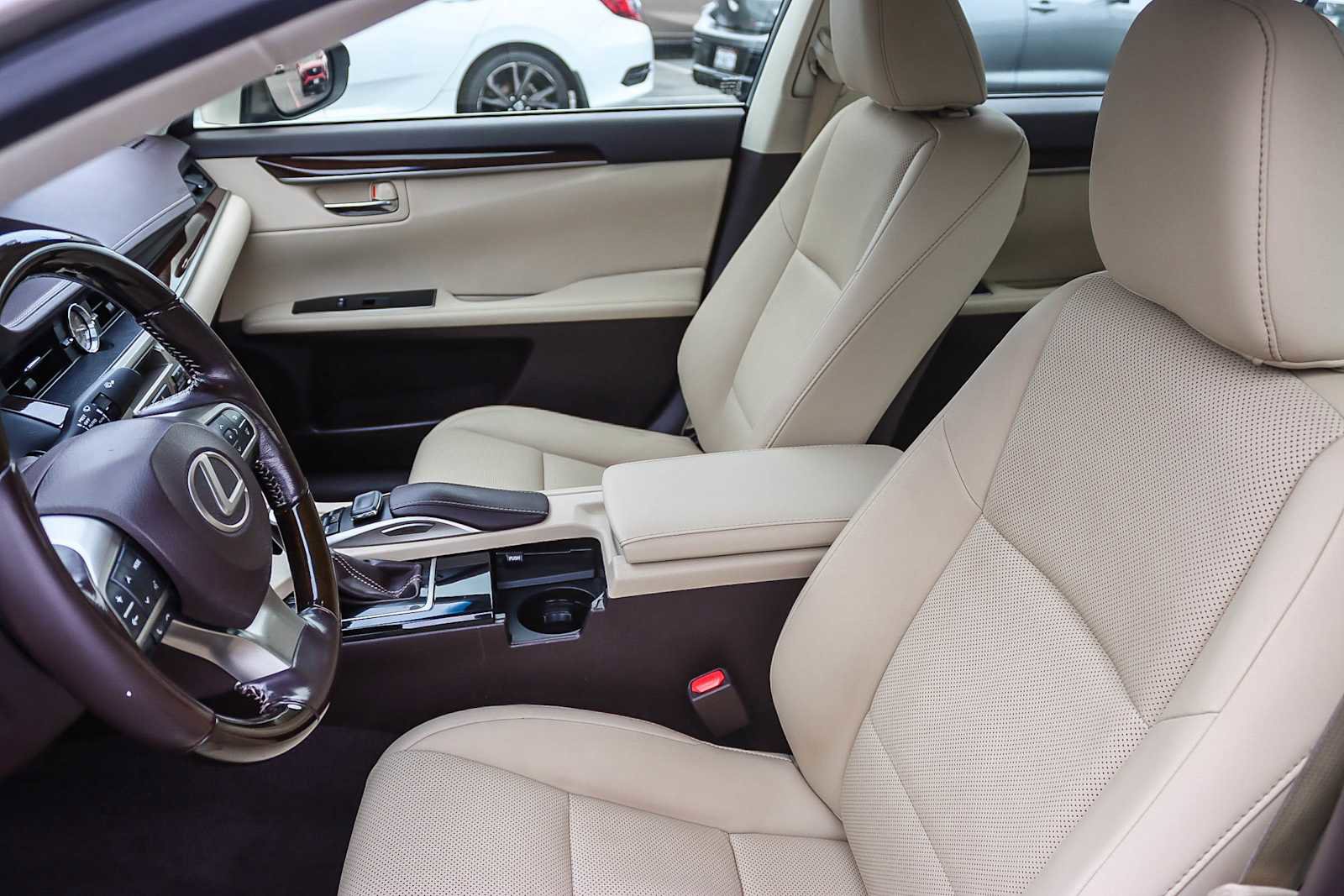 Used 2016 Lexus ES 300h image 17