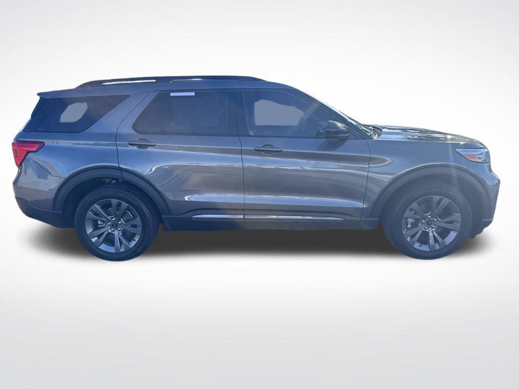 Used 2023 Ford Explorer XLT w/ Equipment Group 202A AWD/4WD image 8