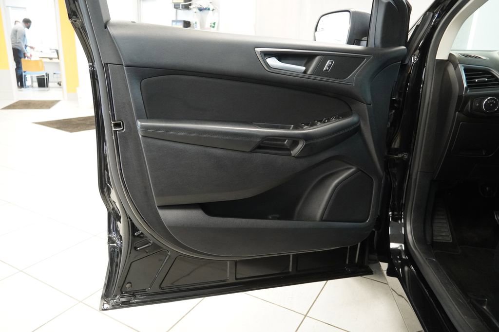 Used 2018 Ford Edge SE image 22