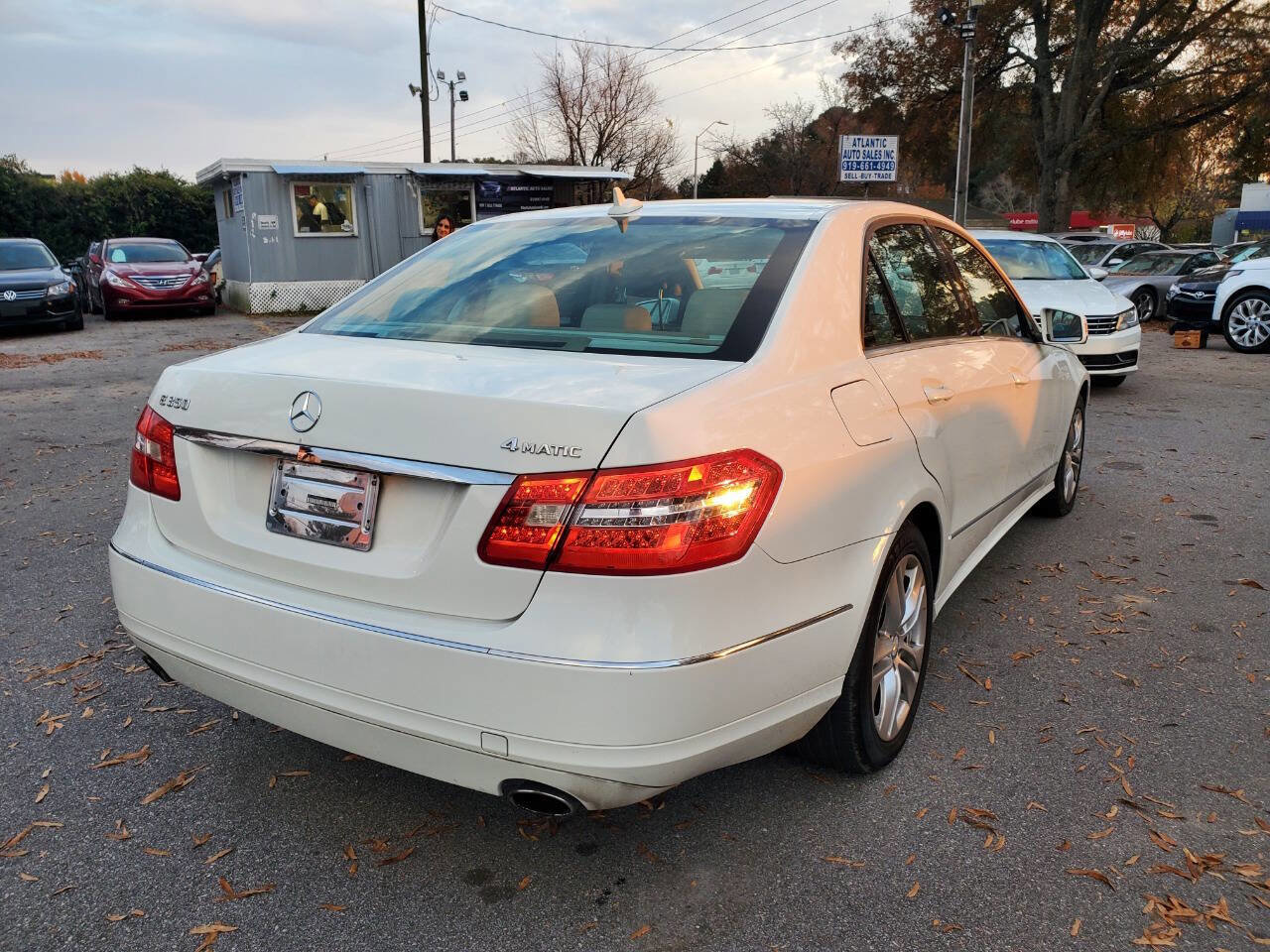 Used 2011 Mercedes-Benz E 350 4MATIC Sedan image 8
