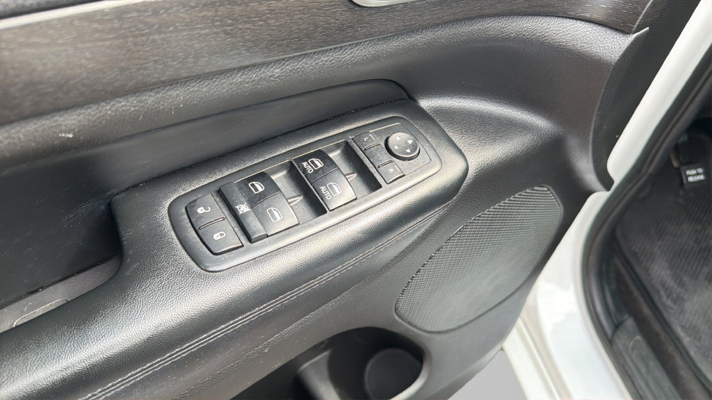 Used 2018 Jeep Grand Cherokee Altitude RWD image 10